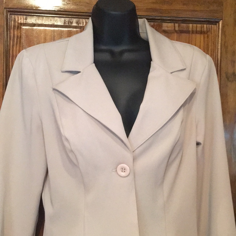 Lightweight Blazer - Picture 2 of 5